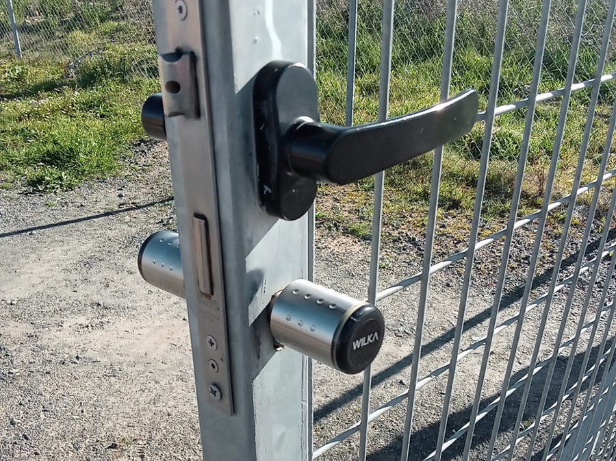 Metal mesh gate with electronic WILKA locking cylinder