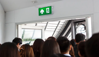 Requirements for escape doors In hazardous situations, it must be possible to operate the escape door lock within one second and with one hand, and it must also be possible to open the escape door easily and to its full width.