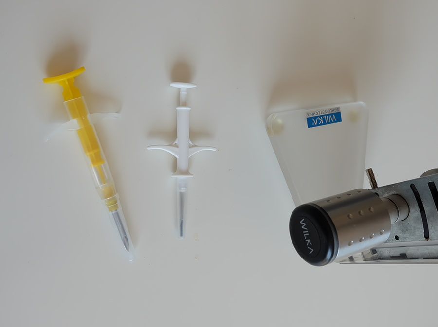 The digiwell microchip is implanted precisely under the skin.